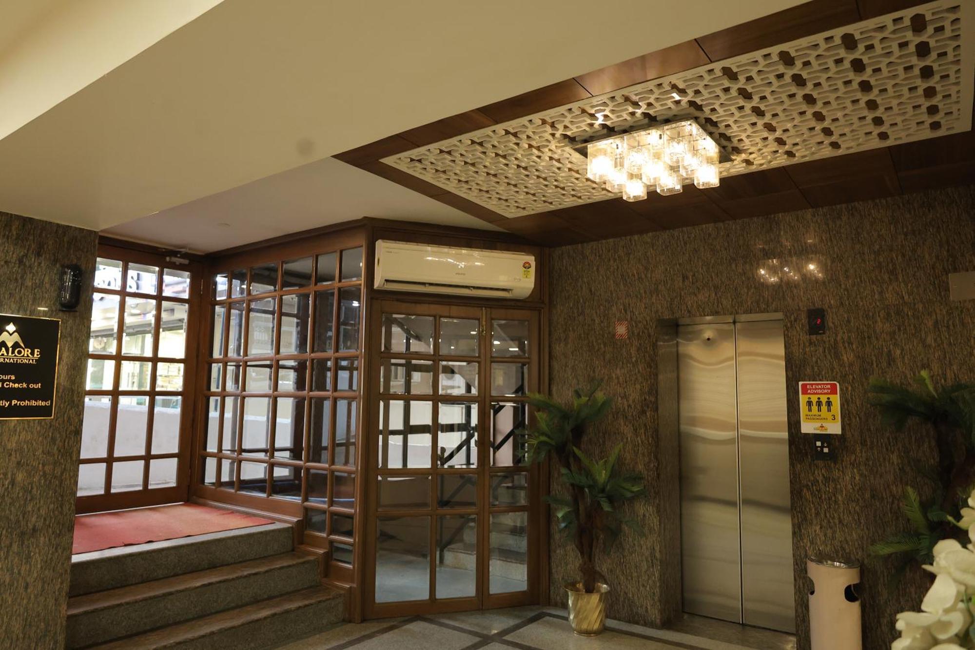 Hotel Mangalore International Kültér fotó