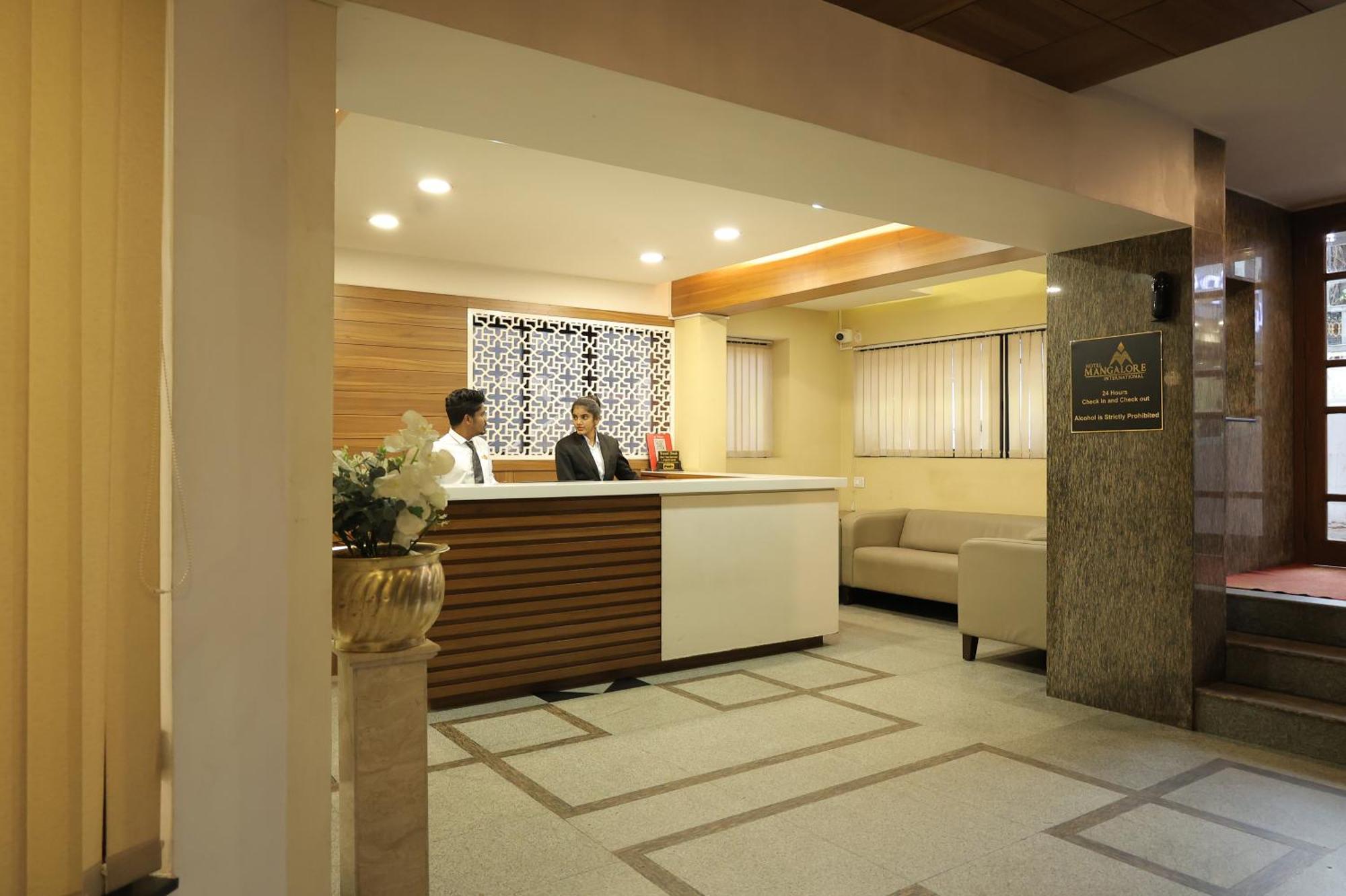 Hotel Mangalore International Kültér fotó