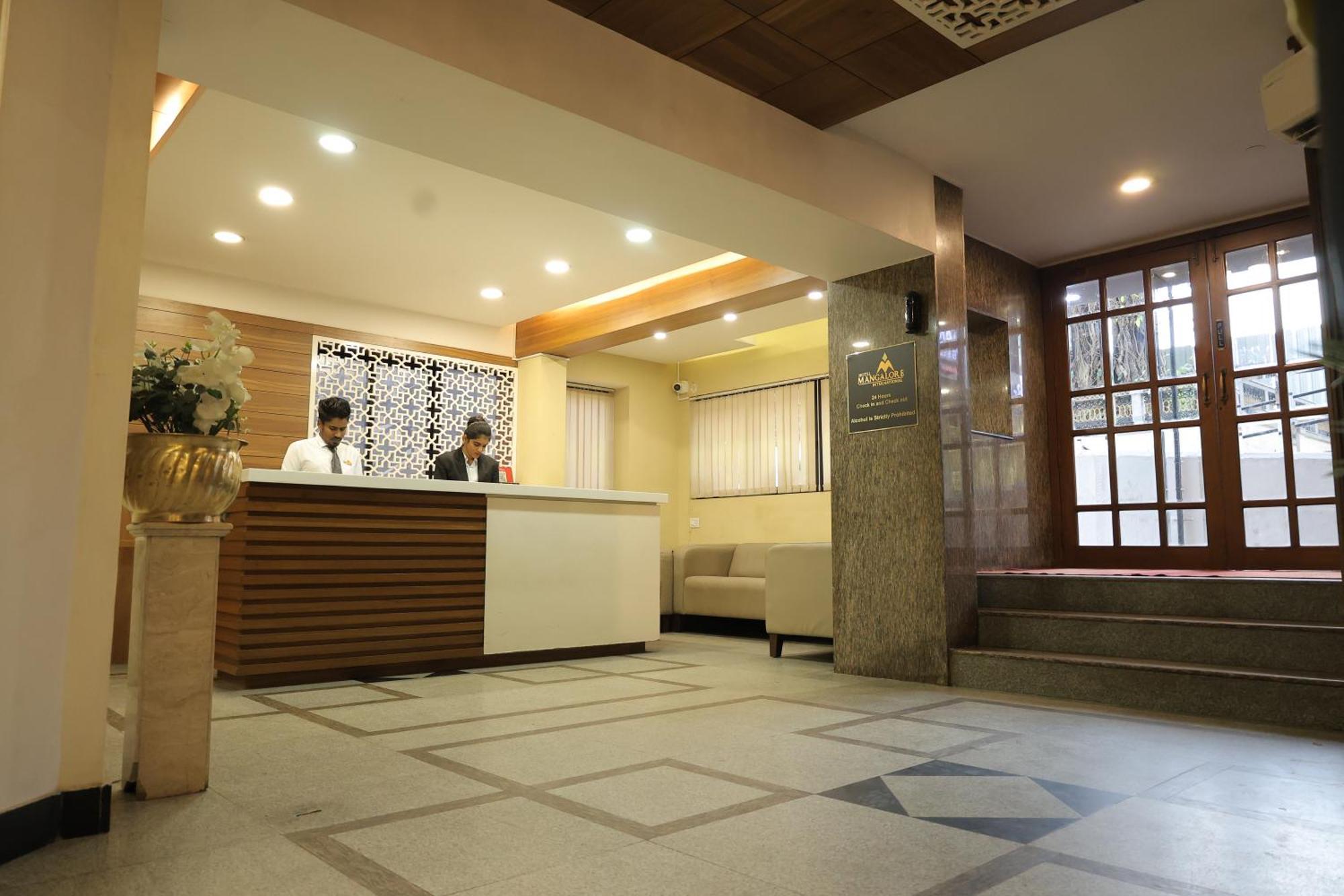 Hotel Mangalore International Kültér fotó